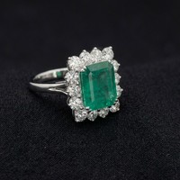 Bague de fiançailles et de mariage élégante en platine et diamants avec certification IGI, finition luxueuse et brillante pour les fêtes et les occasions