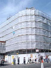 Malla de Leno de 12 mil, 13' x 100', Solución para Andamios de Construcción, Lona Reforzada Blanca Transparente de Calidad con <span class=keywords><strong>Banda</strong></span> Reforzada - Product Image 3