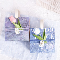 Neuer Stil Kleine Frische Quadratische Geschenkbox aus Beschichtetem Papier mit Ölgemälde-Tulpenmotiv für Valentinstag Geburtstag Leere Box