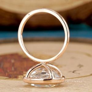 แหวนเพชรงานฝีมือชั้นสูง ออกแบบเพื่อแสดงความงดงาม ความเปล่งประกาย และความสง่างามของเพชรคุณภาพพรีเมียม - Product Image 3