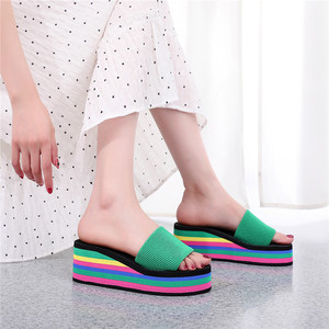 Sandales d'été compensées à talon épais pour femmes, motif chevrons, arc-en-ciel, avec semelle respirante et amortissante - Product Image 4