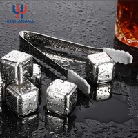 Cubes de glace réutilisables en acier inoxydable 304 avec pince à glace pour refroidir le whisky, la vodka, le vin et autres boissons, présentés dans un étui attrayant