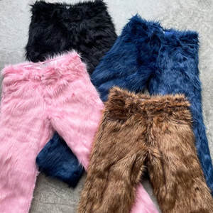 Lange, flauschige, übergroße, gerade geschnittene, lässige, mehrfarbige, hochtaillierte, Baggy-Fit-Jogginghose aus Kunstfell im Streetwear-Stil. - Product Image 1