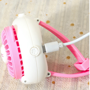 พัดลมพกพาแบบสวมใส่ได้พร้อมคลิปหนีบแบตเตอรี่แบบชาร์จไฟได้ ชาร์จผ่าน USB มอเตอร์ 2W DC สามระดับความเร็ว สำหรับเด็ก ใช้กลางแจ้ง - Product Image 4
