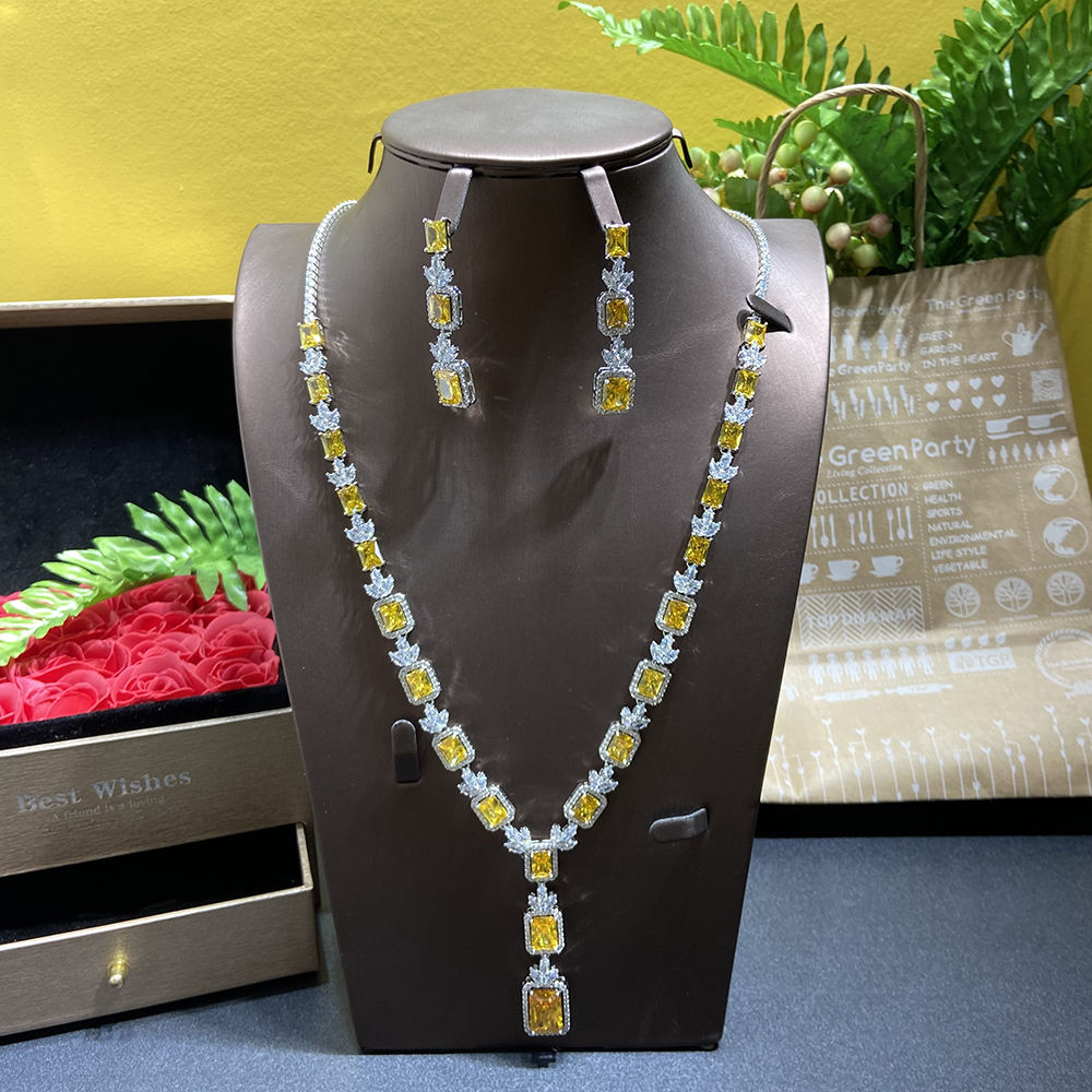 สีเหลือง