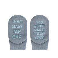 Chaussettes en coton pour bébés à bas prix avec texte drôle personnalisé, vente en gros dans une boîte