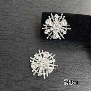 Dijes de Cristal con Incrustaciones de Metal Plateado en Forma de Copo de Nieve, Diseño de Lujo, para Decorar Fundas de Teléfono - Product Image 6