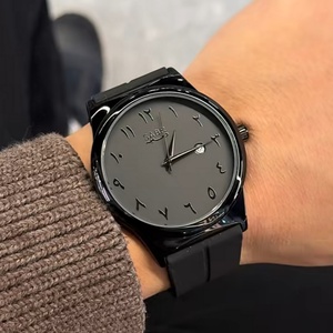Nuevo Reloj SABR 2026 para Hombre con Números Arábigos, Resistente al Agua 3ATM, Calendario, Cuarzo, Estilo Europeo y Americano, Venta al Por Mayor - Product Image 1