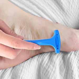 Râpe à pieds, petit couteau à pieds, dissolvant de cuticules, dissolvant de callosités, râpe à talons, râpe à pieds domestique - Product Image 1