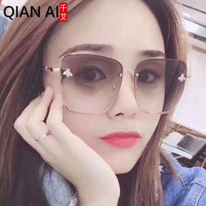 Gafas de Sol Cuadradas Modernas Qianai, Montura Dorada, Decoración de Abeja, Unisex, Protección UV, Lentes con Película Rosa Azul Hielo, Lentes AC - Product Image 3