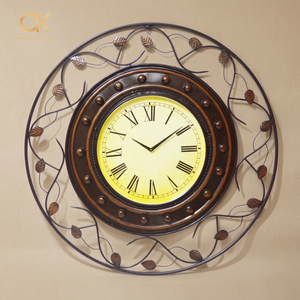 Reloj de Pared Redondo Antiguo de Latón Ak Brass Products con Diseño de Hojas Metálicas y Números Romanos - Product Image 2