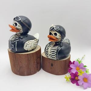 Nouvelles Idées <span class=keywords><strong>de</strong></span> Produits 2026 Décoration Intérieure Halloween Figurine <span class=keywords><strong>de</strong></span> Canard Crâne en Résine Canard Cosplay Décoration Intérieure Ornements Caprichosa Canard Jeep - Product Image 3