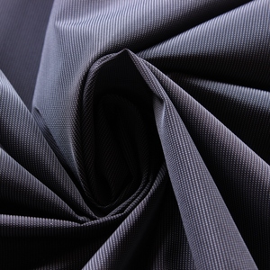 Tissu en PU enduit effet mémoire, torsadé chaîne et trame, à rayures verticales noir et blanc, pour vêtements d'extérieur - Product Image 6