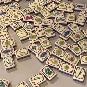 Jeu de Mahjong américain en acrylique double couche Four Winds, 160 tuiles gravées sur mesure, directement de l'usine, jeu de loisirs à domicile - Product Image 1