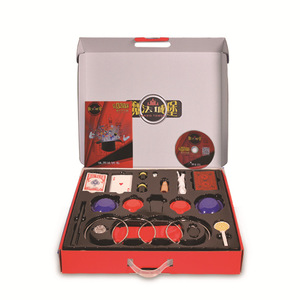 Set <span class=keywords><strong>di</strong></span> Trucchi <span class=keywords><strong>di</strong></span> <span class=keywords><strong>Magia</strong></span> JELO <span class=keywords><strong>per</strong></span> <span class=keywords><strong>Bambini</strong></span> Scatola Gioco <span class=keywords><strong>di</strong></span> <span class=keywords><strong>Magia</strong></span> Classica Giocattolo con Oggetti <span class=keywords><strong>di</strong></span> Scena Facili da Usare e DVD <span class=keywords><strong>di</strong></span> Istruzioni - Product Image 2