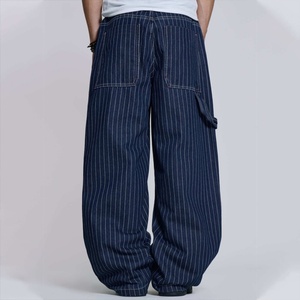 Vaqueros de hombre personalizados estilo vintage High Street, rígidos, con rayas finas, de pierna ancha, oversize, de mezclilla, con rayas azules y blancas, estilo baggy. - Product Image 2