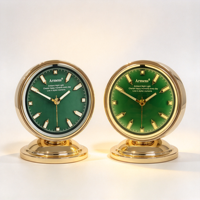 Horloge de table de luxe à cadran vert avec lumière nocturne ambiante, horloge de bureau silencieuse à quartz décorative pour la maison, la chambre à coucher, le salon, ornement