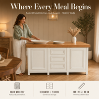 Buffet de cuisine en bois massif blanc style ferme, avec îlot central, plan de travail en bois massif et rangement à panneaux surélevés