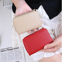 Dompet Pendek Wanita Baru dengan Rantai Mutiara Slot Multi-Kartu Pola Lychee Dompet Koin Kulit PU Dompet Fashion Sederhana Minimalis
