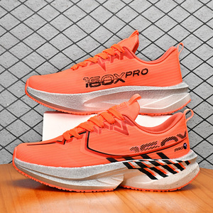 Chaussures de course pour hommes, respirantes et légères, idéales pour le marathon, et chaussures de sport pour femmes avec lacets pour un amorti optimal. - Product Image 1