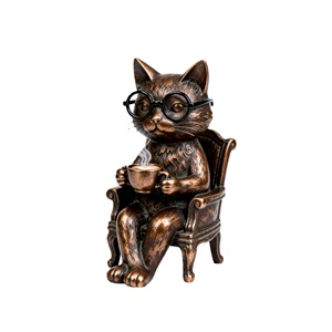 Sculpture en polyrésine de chat décontracté avec tasse de café, statue artisanale originale sur fauteuil, artisanat personnalisé en polyrésine - Product Image 1