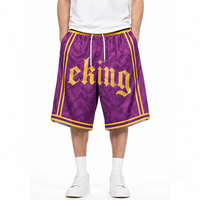 Shorts de basketball amples personnalisés style streetwear, imprimés par sublimation intégrale, motif à carreaux avec nom de marque, en satin