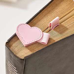 Marcapáginas de Cuero Personalizado con Grabado Láser, Regalo de Aniversario, Regalo de Bienvenida Escolar, Llavero Impreso con Cierre Magnético - Product Image 3