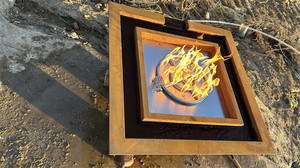 Fontaine d'extérieur moderne en acier corten couleur rouille avec foyer à gaz et feu réel - Product Image 6
