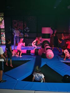 Tasarım 1320 Sqm 7.5 M trambolin parkı ekipmanları trambolin kapalı oyun merkezi çocuk trambolin parkı çocuklar için - Product Image 6