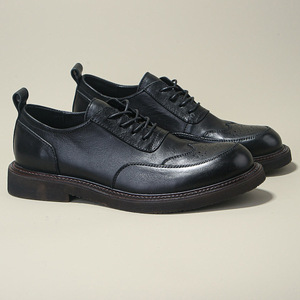 รองเท้าหนังบร็อกส์คุณภาพสูงสำหรับผู้ชาย สวมใส่สบาย ระบายอากาศได้ดี พื้นรองเท้านุ่ม ทันสมัย เหมาะสำหรับงานธุรกิจหรือโอกาสที่เป็นทางการ - Product Image 1