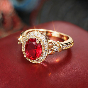 Anello Vintage con Gemma Rossa Stile Corte per Donne, Gioiello da Dito Scintillante e Lussuoso - Product Image 3