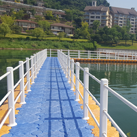 Pont flottant modulaire en HDPE pour bateau avec plateforme en cubes de ponton articulée pour quai de marina