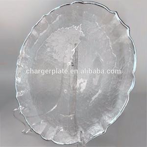 Elegantes Platos Base Decorativos Blancos con Borde Dorado y Perlas - Product Image 6