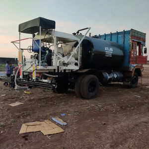 Distributeur de pression de bitume de haute précision monté sur camion pour la construction de routes - Product Image 1