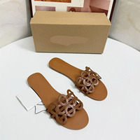 Nouvelles sandales plates marron pour femme, collection été 2026 – Tongs de plage décontractées et tendance pour l'extérieur