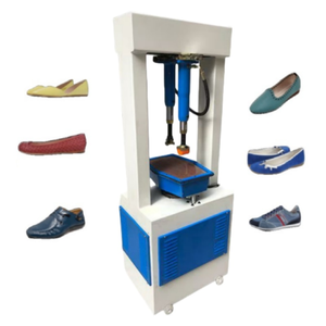 Équipement industriel de pose de semelles pour chaussures plates – Pressage et collage précis pour la production de chaussures plates - Product Image 1