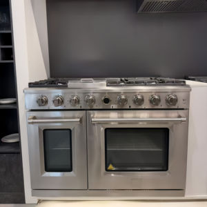 48 pulgadas 7.0 pies cúbicos Estufa Comercial de Cocina con 7 Quemadores de Gas, Horno de Convección a Gas y Plancha de Acero Inoxidable - Product Image 1