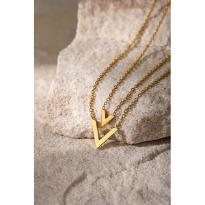 Voyageur V-System Necklace-Arquitectura de clavícula diédrica con capas paramétricas en fusión de oro de grado médico - Product Image 3