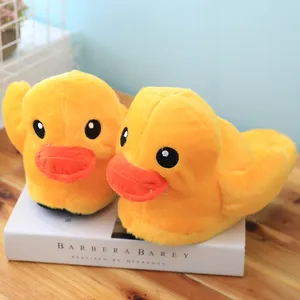 Vente en gros d'adorables pantoufles en peluche de canard jaune Chaussures d'intérieur pour adultes