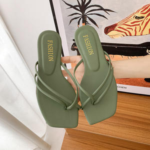 Tongs mode d'été pour <span class=keywords><strong>femmes</strong></span> à l'extérieur porter Version coréenne de la tête carrée plat pincement pied <span class=keywords><strong>affiche</strong></span> sandales de plage sandales - Product Image 6