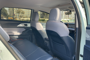 Geometry E Firefly Modelo 2020 401KM Lightning Tiger, SUV de 5 Plazas, Automático, Cuero Oscuro, Techo Solar Eléctrico R16, Cámara Trasera - Product Image 6