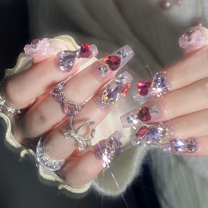 Vente en gros de faux ongles de luxe faits à la main avec paillettes et breloques en forme de cœur, réutilisables, pour la Saint-Valentin - Product Image 1