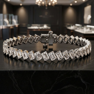 Bracelet tennis élégant en or blanc avec diamants taillés en step-cut |   Bijoux fins de designer moderniste, souvenir de mariage chic - Product Image 2