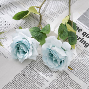 Rose artificielle Mida à branche unique, bleu clair, en tissu tissé, pour décoration de mariage - Product Image 1