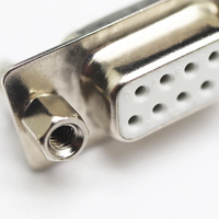 Connecteur D-Sub à densité standard, 15 circuits, mâle droit, avec coupelle de soudure, plaqué or, hauteur 10,9 mm