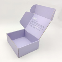 Boîtes d'expédition en carton ondulé violet personnalisées avec logo imprimé et gaufrage pour l'expédition de fourrures