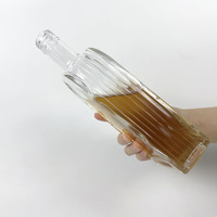 Bouteilles en verre transparent avec couvercles, bouteilles à vin, bouteilles à vodka à fond épais avec bouchon en T pour le vin, les boissons, la bière et les sodas
