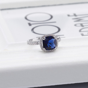 Anello Minimalista alla Moda, Design Elegante e Semplice, Gioiello da Donna per Uso Quotidiano - Product Image 5