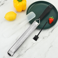 Râpe à gingembre, ail, chocolat, parmesan, agrumes et citron en acier inoxydable 304 avec couvercle de protection et brosse