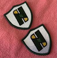 Beau patch de broderie à bordure surmontée, étiquettes de broderie en sergé de forme personnalisée pour costumes